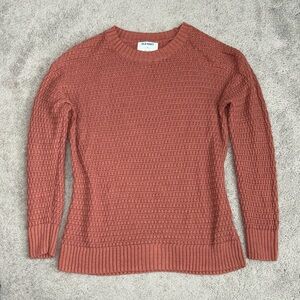 Stay warm and stylish with this cozy sweater bundle!